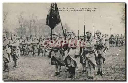 Ansichtskarte AK Militaria Presentation du drapeau aux troupes francaises