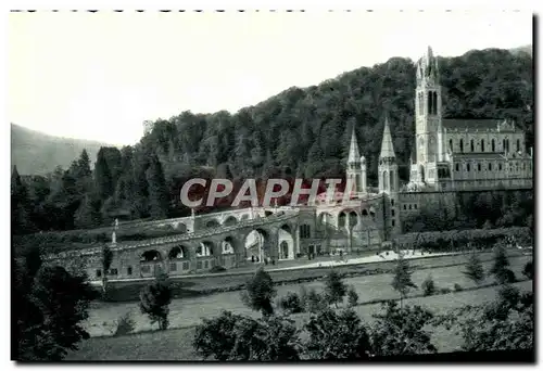 Cartes postales moderne Lourdes La Basilique et le calvaire