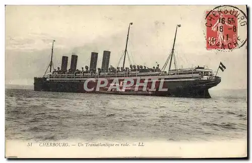 Cartes postales Bateau Paquebot Cherbourg Un transatlantique en rade