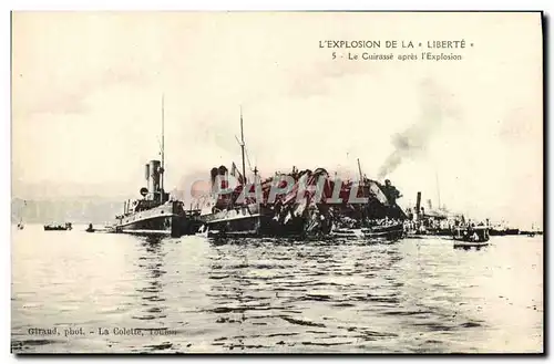 Cartes postales Bateau Explosion de la Liberte Le cuirasse apres l'explosion