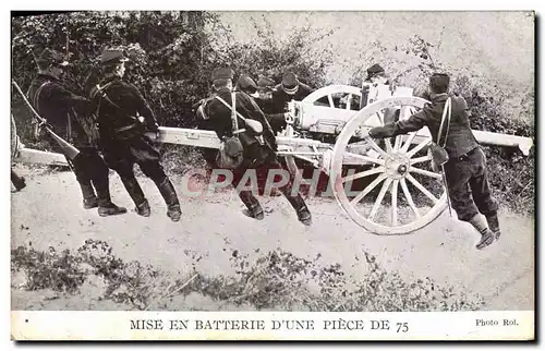 Cartes postales Militaria Mise en batterie d&#39une piece de 75