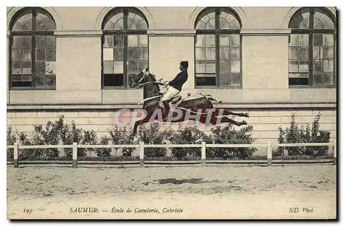 Ansichtskarte AK Cheval Equitation Hippisme Saumur Ecole de cavalerie Cabriole