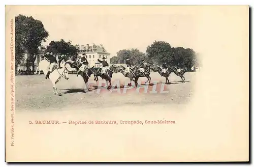 Cartes postales Cheval Equitation Hippisme Saumur Reprise de sauteurs Croupade Sous maitres