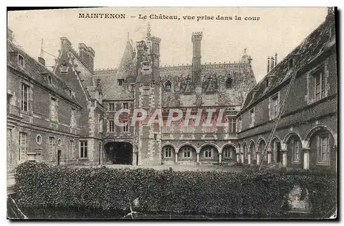 Ansichtskarte AK Maintenon Le Chateau Vue Prise dans la Cour