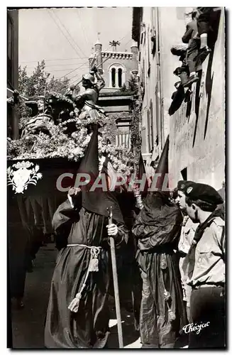 Cartes postales moderne Perpignan Semaine sainte en Roussillon La procession de la Sanch Le cortege des penitents quitte