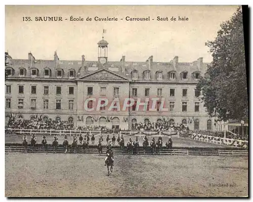 Ansichtskarte AK Cheval Equitation Hippisme Saumur Ecole de cavalerie Carrousel Saut de haie