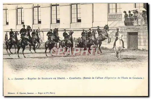 Cartes postales Cheval Equitation Hippisme Saumur Reprise de sauteurs en liberte Courbette
