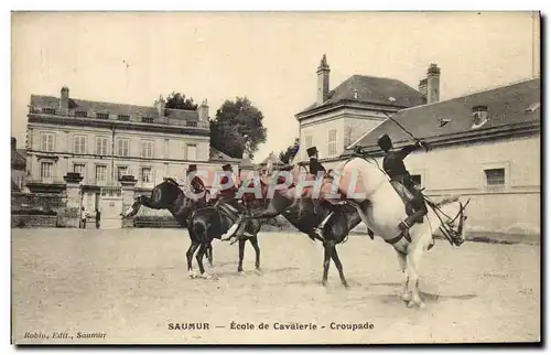 Ansichtskarte AK Cheval Equitation Hippisme Saumur Ecole de cavalerie Croupade