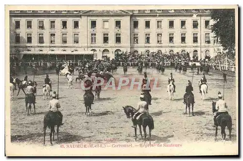 Ansichtskarte AK Cheval Equitation Hippisme Saumur Carrousel Reprise de sauteurs