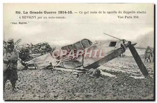 Cartes postales Militaria ce qui reste de la nacelle du zeppelin abattu a Revigny par un auto canon