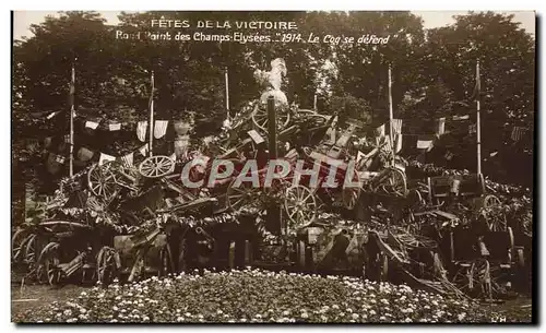 Cartes postales Militaria Fetes de la Victoire Rond point des Champs Elysees Le coq se defend