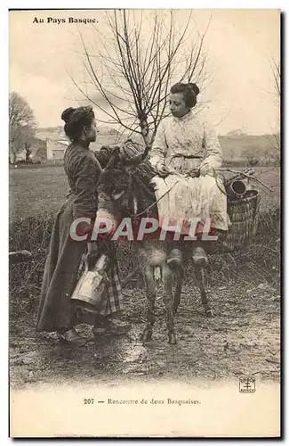 Cartes postales Folklore Au pays basque Rencontre de deux Basquaises Ane mule