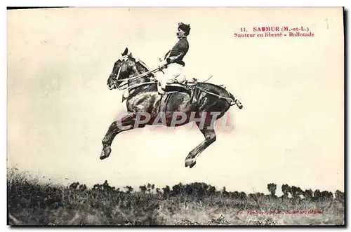 Cartes postales Cheval Hippisme Saumur Sauteur en liberte Ballotade