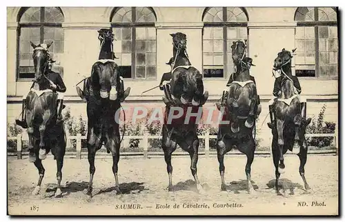 Ansichtskarte AK Cheval Hippisme Saumur Ecole de cavalerie Courbettes