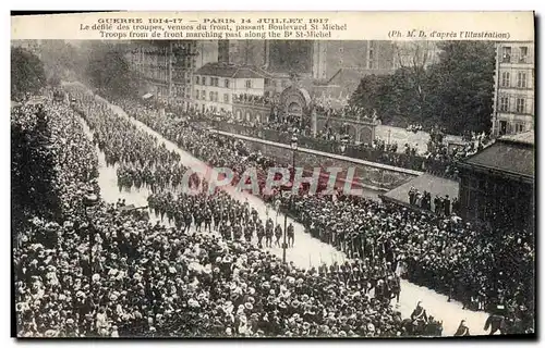 Ansichtskarte AK Militaria Paris 14 juillet 1917 Le defile des troupes venues du front passant Boulevard St Miche