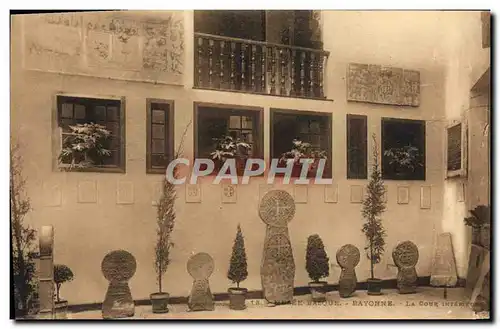 Ansichtskarte AK Folklore Bayonne La cour interieure Musee basque