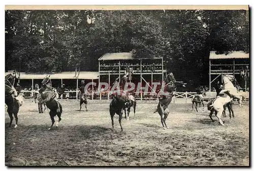 Ansichtskarte AK Cheval Hippisme Saumur Ecole de cavalerie Carrousel Courbettes