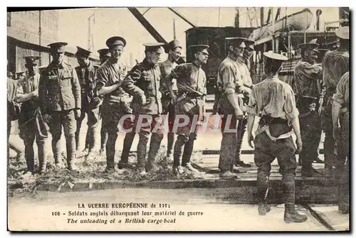 Cartes postales Militaria Soldats anglais debarquant leur materiel de guerre