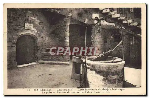 Cartes postales Marseille Chateau d&#39If Cour Interieur du Donjon historique Le puits et l&#39entree du cachot