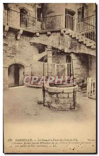 Ansichtskarte AK Marseille La Cour et le Puits du Chateau d&#39If Ancienne prison