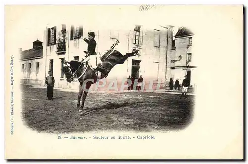 Ansichtskarte AK Hippisme Cheval Saumur Sauteur en liberte Capriole