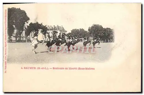 Ansichtskarte AK Hippisme Cheval Saumur Sauteurs en liberte Sous maitres