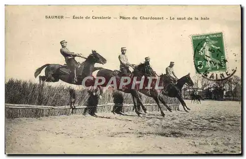 Cartes postales Hippisme Cheval Saumur Ecole de cavalerie Place du Chardonnet Le saut de la haie