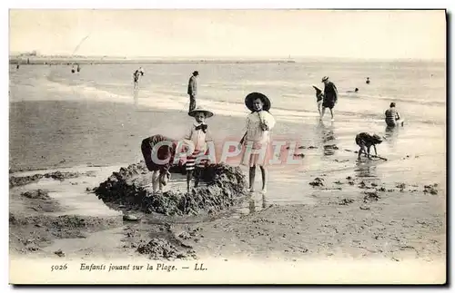 Ansichtskarte AK Enfants jouant sur la plage Maillot de Bains