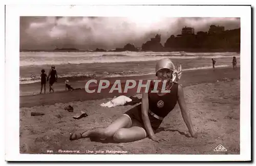 Ansichtskarte AK Femme Maillot de Bains Biarritz Une jolie baigneuse