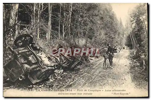 Ansichtskarte AK Militaria Foret de Compiegne autos allemandes detruites avant leur retraite