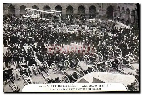 Cartes postales Militaria Musee de l&#39armee La foule devant les trophees de guerre Avion Canons