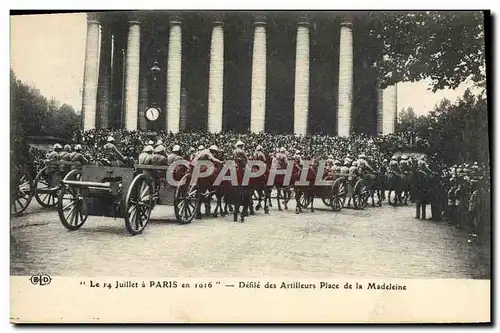 Ansichtskarte AK Militaria Le 14 juillet a Paris en 1916 Defile des artilleurs Place de la Madeleine Paris