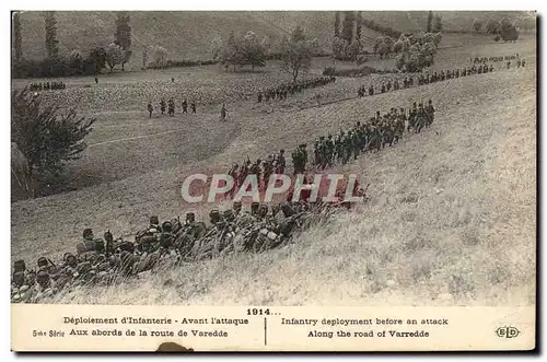 Cartes postales Militaria Deploiement d&#39infanterie Avant l&#39attaque aux abords de la route de Varedde