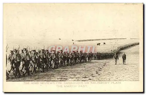 Cartes postales Militaria The King reviews the Canadians on Salisbury Plain the March past