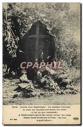 Cartes postales Militaria Tombe d&#39un Highlander La tunique recouvre la croix sur laquelle sont ecrits ces mot