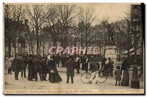 Cartes postales Paris Les lutteurs devant la statue du Marechal Ney Lutte