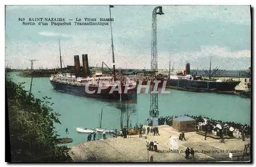 Cartes postales Bateau Paquebot Saint Nazaire Le vieux bassin Sortie d&#39un paquebot transatlantique