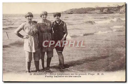Ansichtskarte AK Femme Maillot de bains Biarritz Jolies baigneuses sur la grande plage