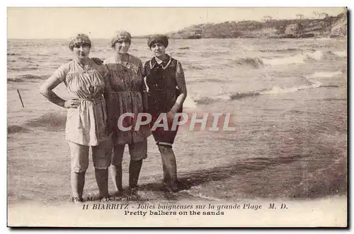 Cartes postales Femme Maillot de bains Biarritz Jolies baigneuses sur la grande plage