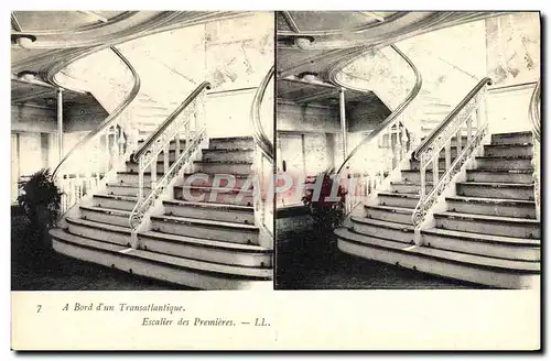 Cartes postales Bateau Paquebot A bord d'un transatlantique Escalier des premieres