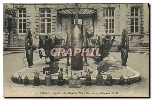 Cartes postales Militaria Paris Verdun Cour de l&#39hotel de ville Obus de 420 allemand