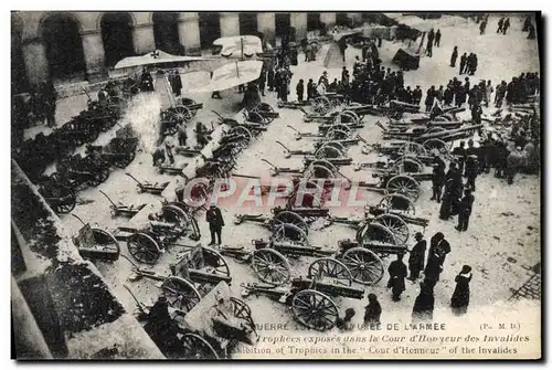 Cartes postales Militaria Paris Musee de l&#39armee Trophees exposes dans la cour d&#39honneur des Invalides