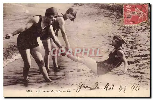 Ansichtskarte AK Femmes Maillot de Bains Distraction du bain