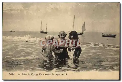 Cartes postales Femme Maillot de Bains Aux bains de mer En attendant la vague Enfants