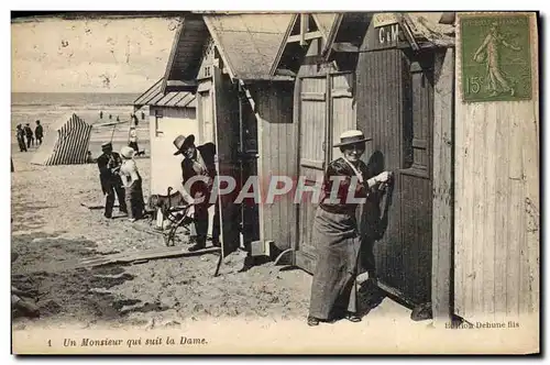 Cartes postales Femme Maillot de Bains Un monsieur qui suit la dame