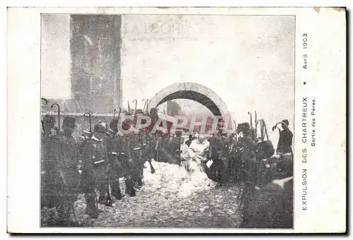 Cartes postales Expulsion des Chartreux Avril 1903 Sortie des peres