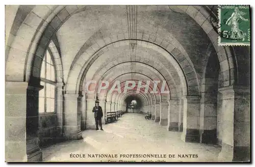Ansichtskarte AK Ecole nationale professionnelle de Nantes Cour d&#39honneur Galerie