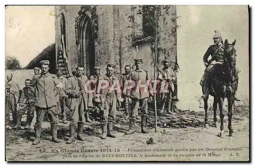 Cartes postales Militaria Prisonniers allemands gardes par les Dragons francais pres de l'eglise de Neufmouti