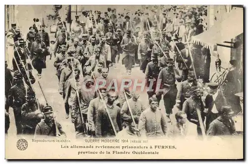 Cartes postales Militaria Les allemands reviennent prisonniers a Furnes province de la Flance Occidentale