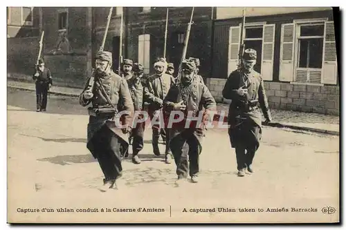 Cartes postales Militaria Capture d&#39un Urban conduit a la caserne d&#39Amiens